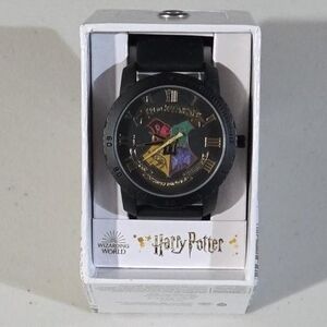Harry Potter Hogwarts Crest Watch